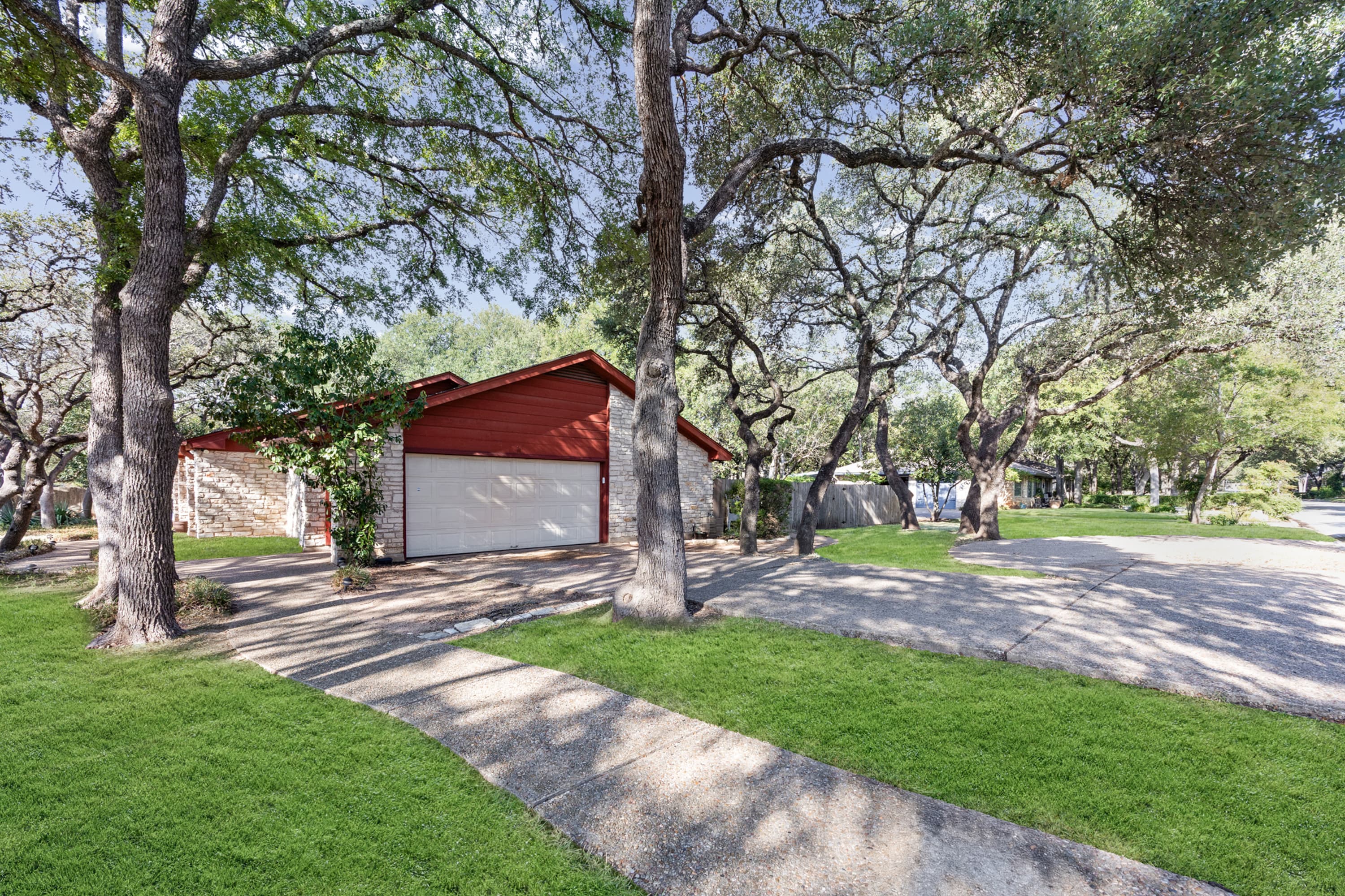 11006 Brodie Ln - Thumbnail 3