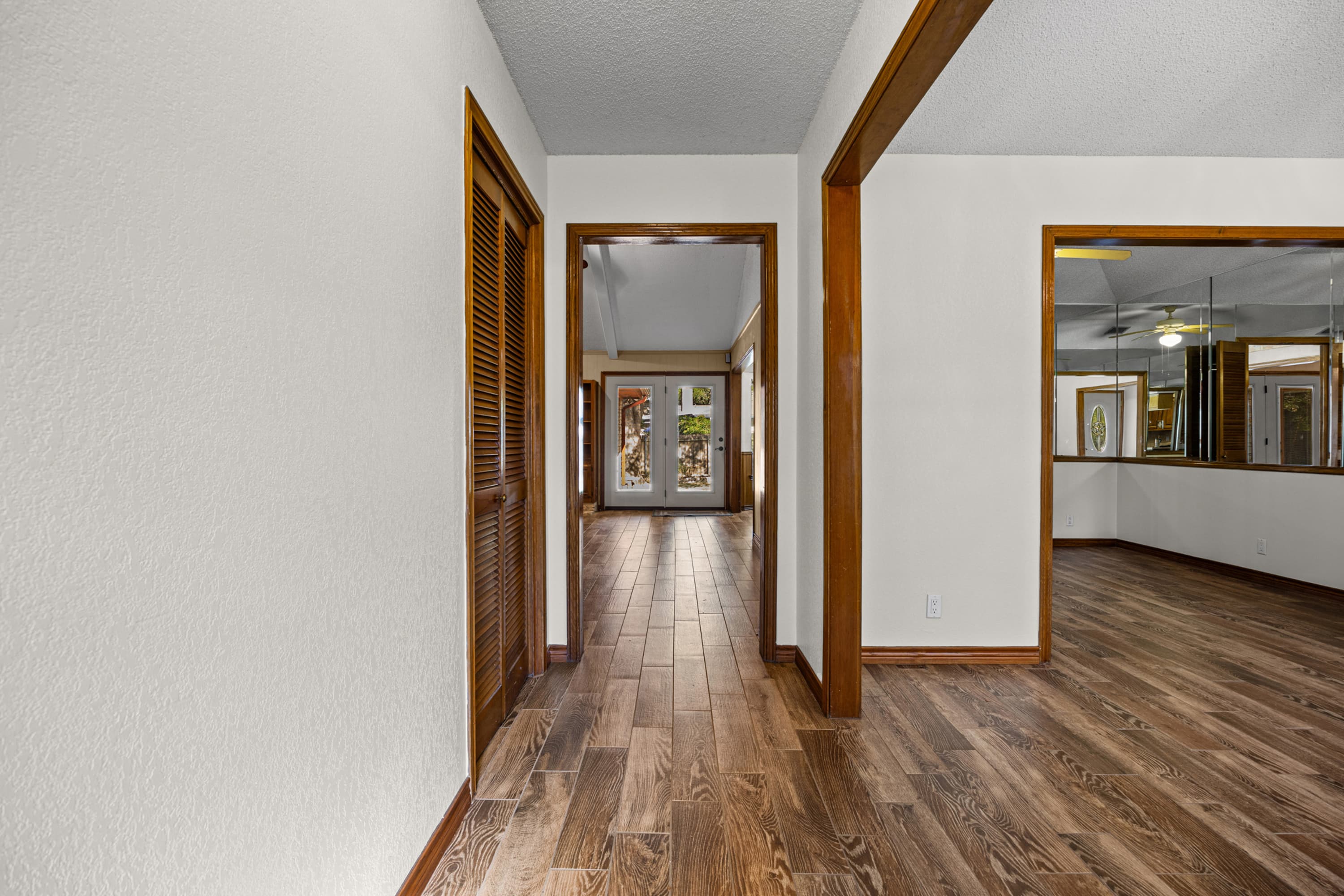 11006 Brodie Ln - Thumbnail 4