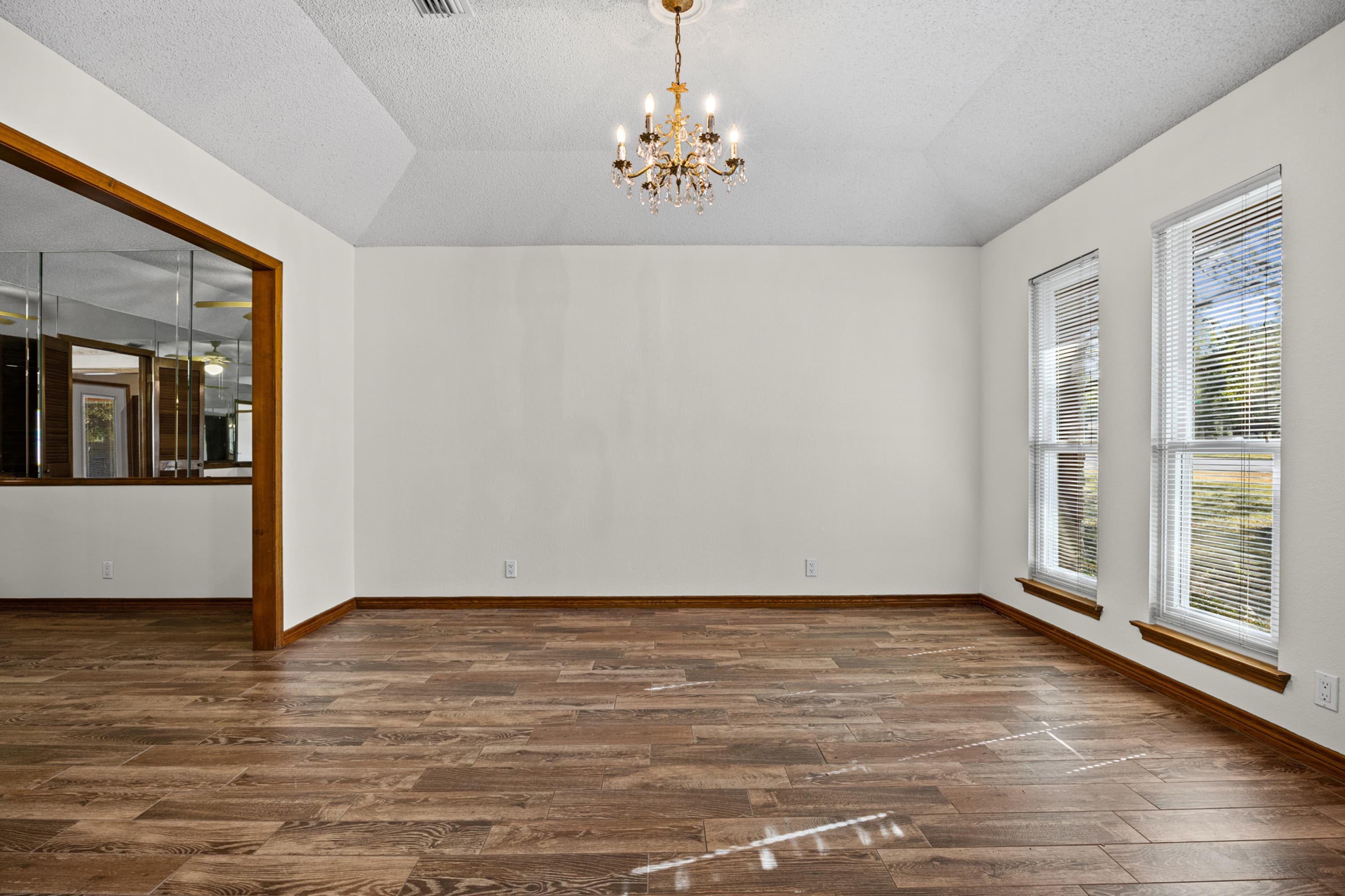 11006 Brodie Ln - Thumbnail 5
