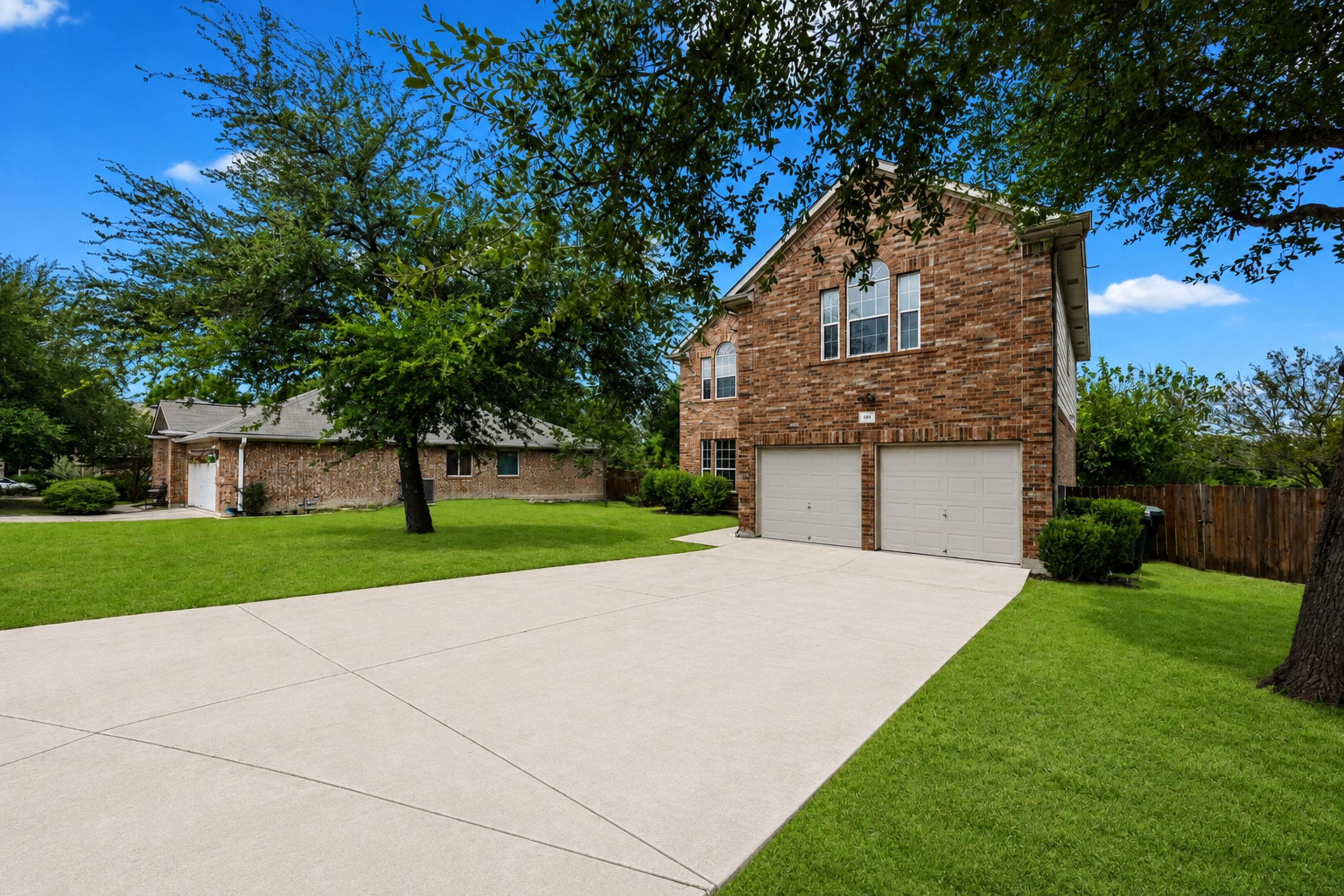 145 Paddington Dr - Thumbnail 2