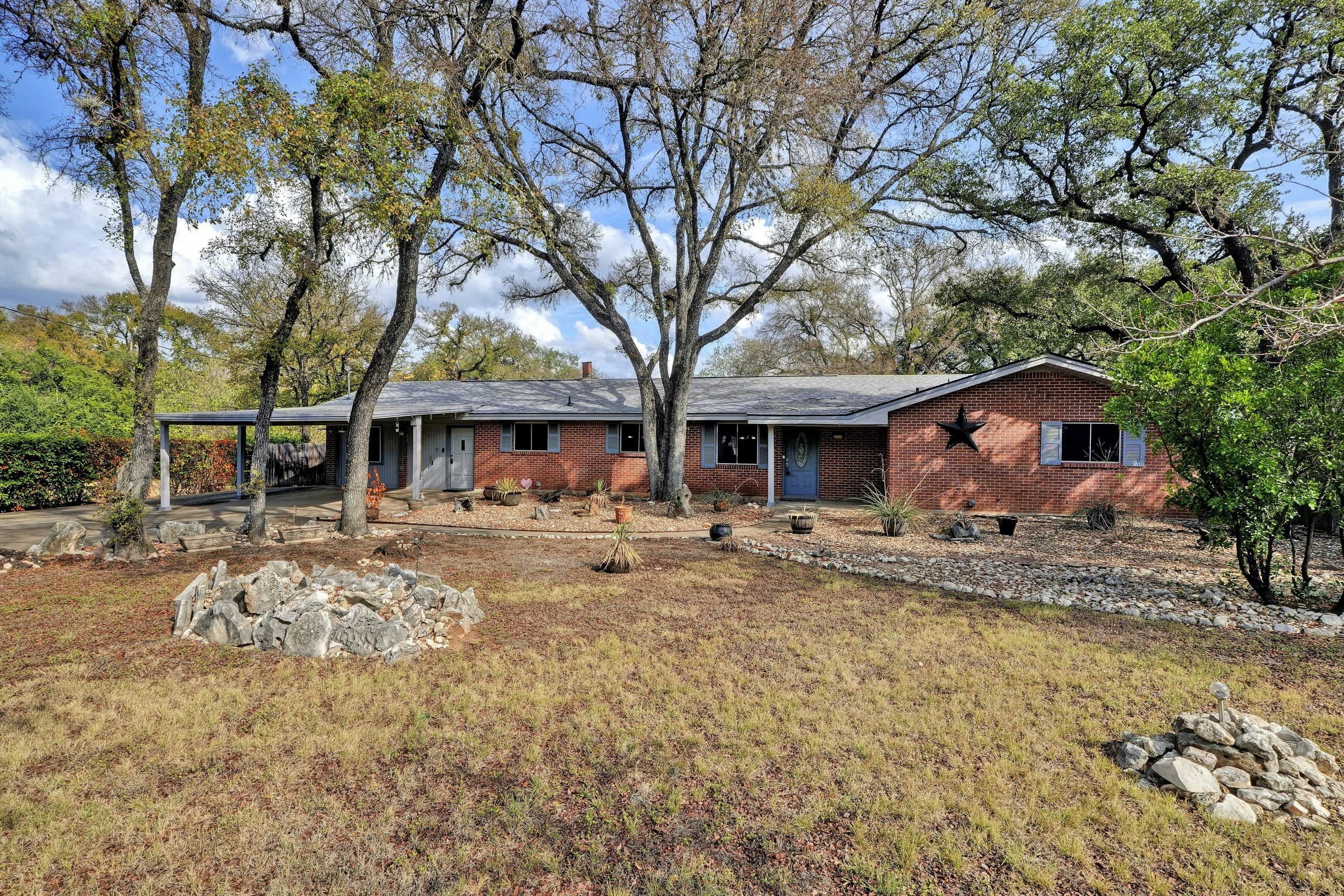 6201 Oakclaire Dr - Thumbnail 2