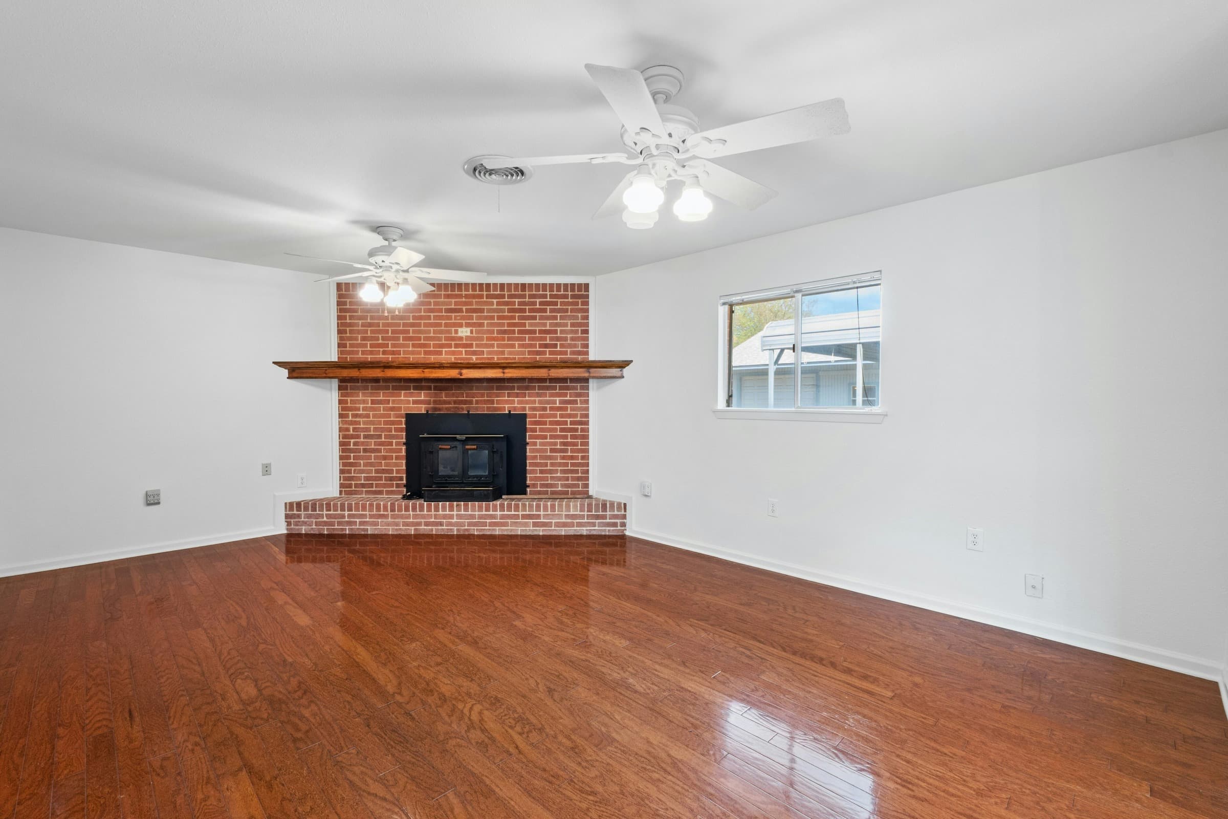 6201 Oakclaire Dr - Thumbnail 11