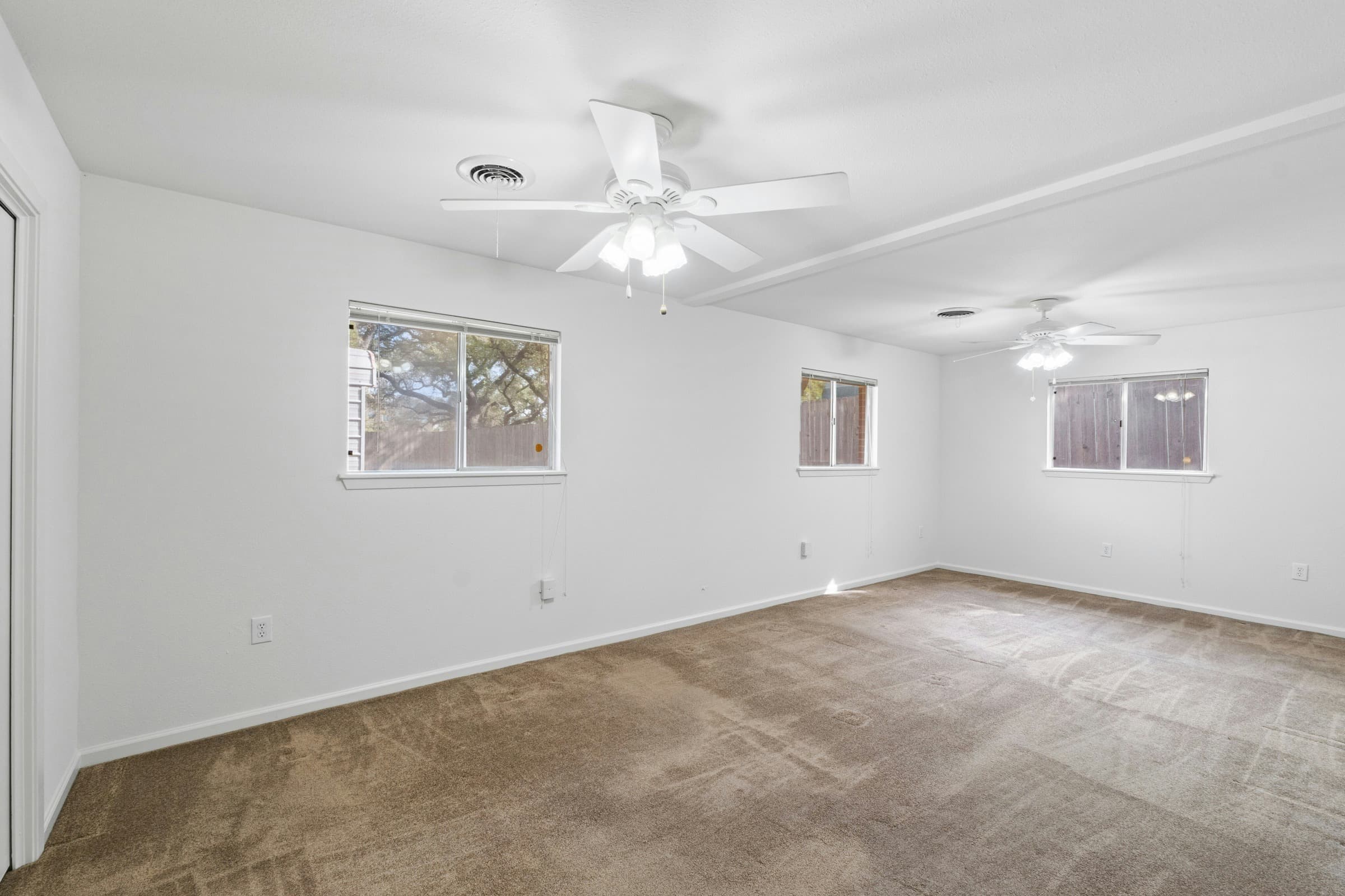 6201 Oakclaire Dr - Thumbnail 16