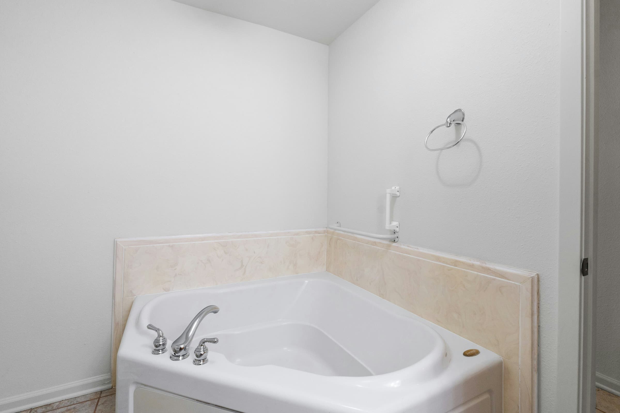 6201 Oakclaire Dr - Thumbnail 18