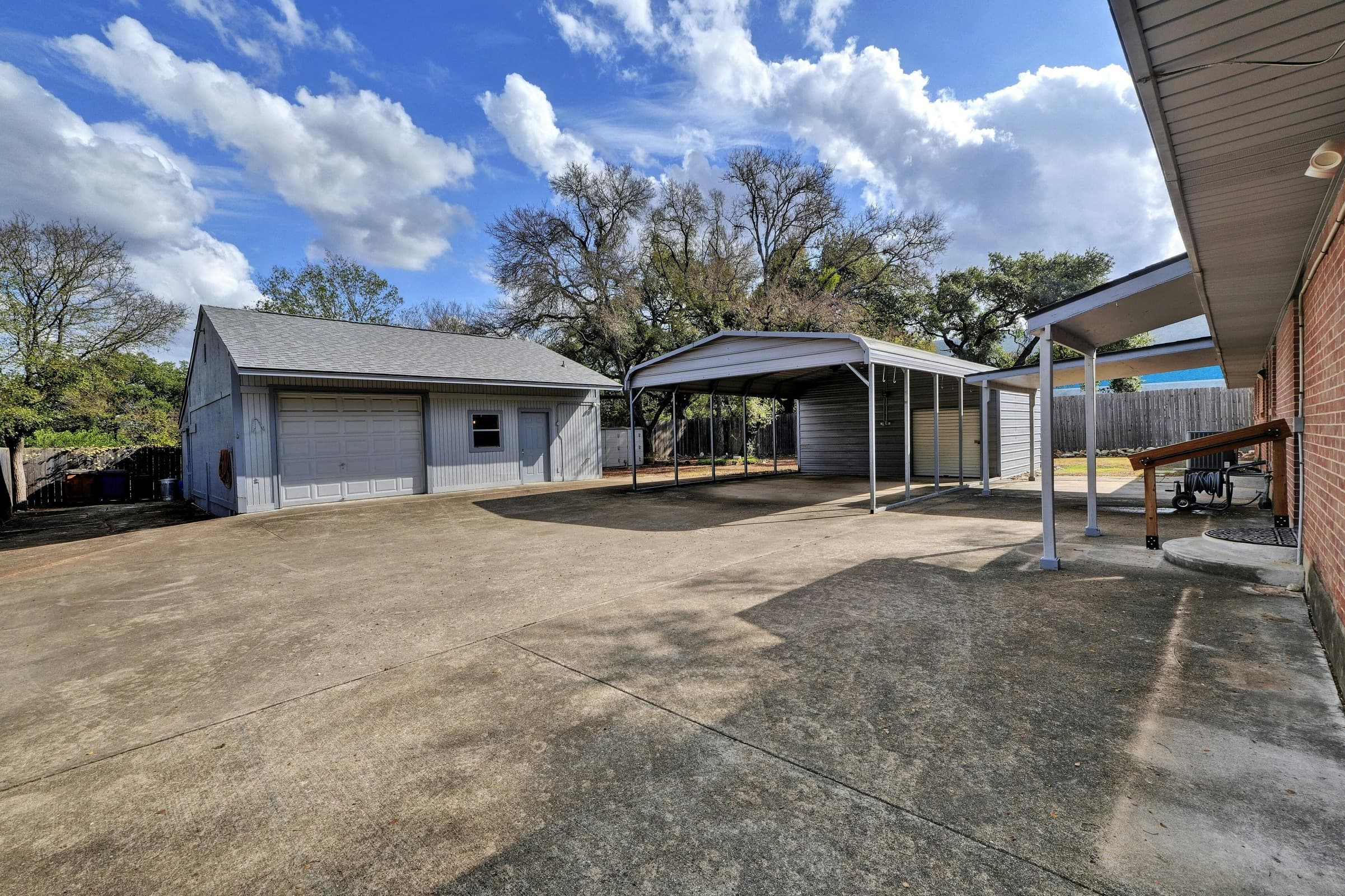 6201 Oakclaire Dr - Thumbnail 25